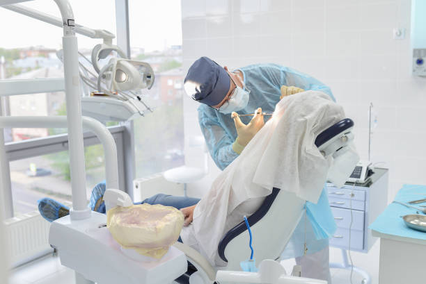 Best Emergency Tooth Extraction  in Bakersfield Country Clu, CA